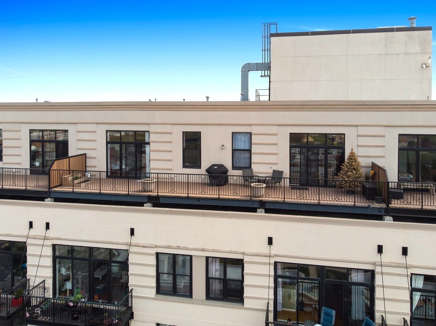 1525 South Sangamon Street, Unit 802P Chicago, IL 60608 - Photo 4 of 32 a view of a building with street view