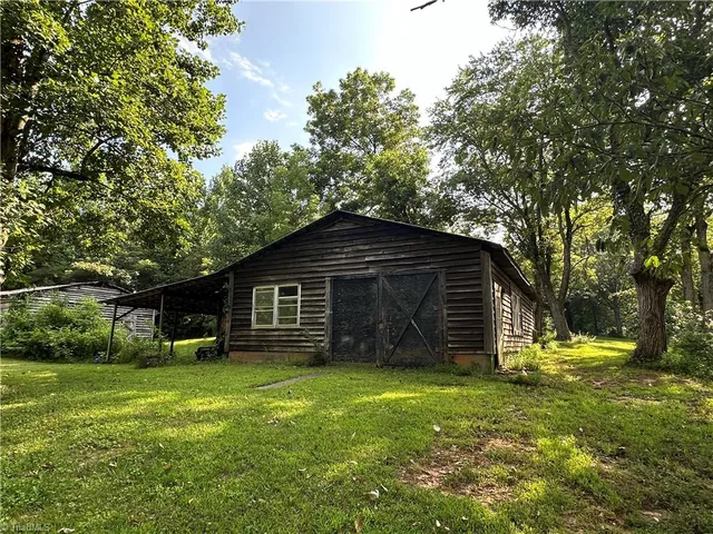 $259,900 | 8736 Us Highway, Dobson, NC 27017