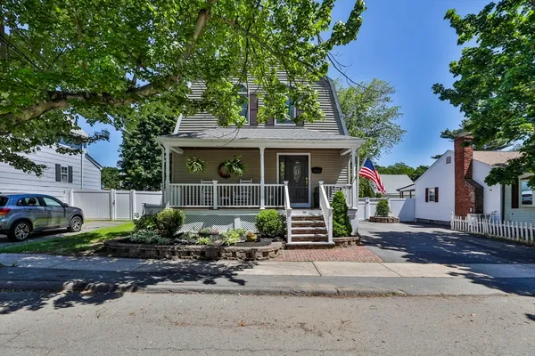 $749,900 | 16 Endicott Street, Saugus, MA 01906