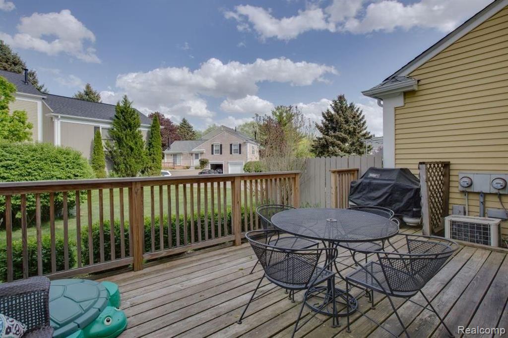 1402 Crescent Lane, Unit 330 Rochester Hills, MI 48306 - Photo 27 of 32