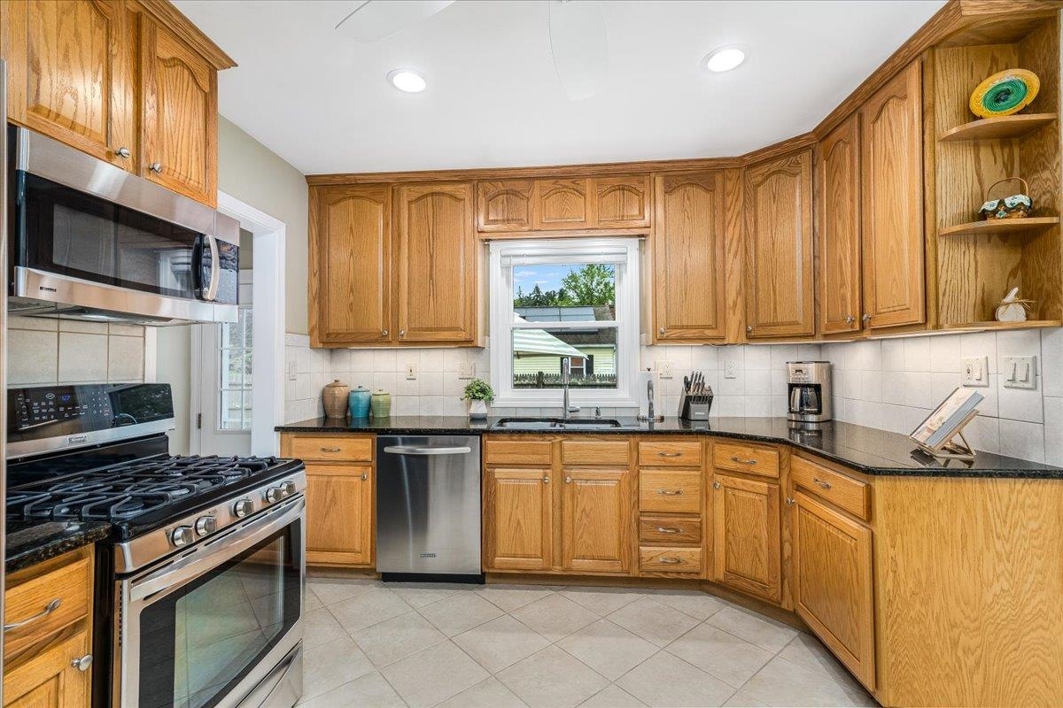 118 Robinson Road Nashua, NH 03060 - Photo 11 of 49