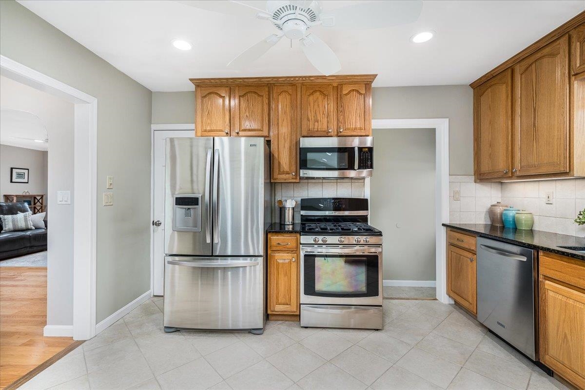 118 Robinson Road Nashua, NH 03060 - Photo 14 of 49
