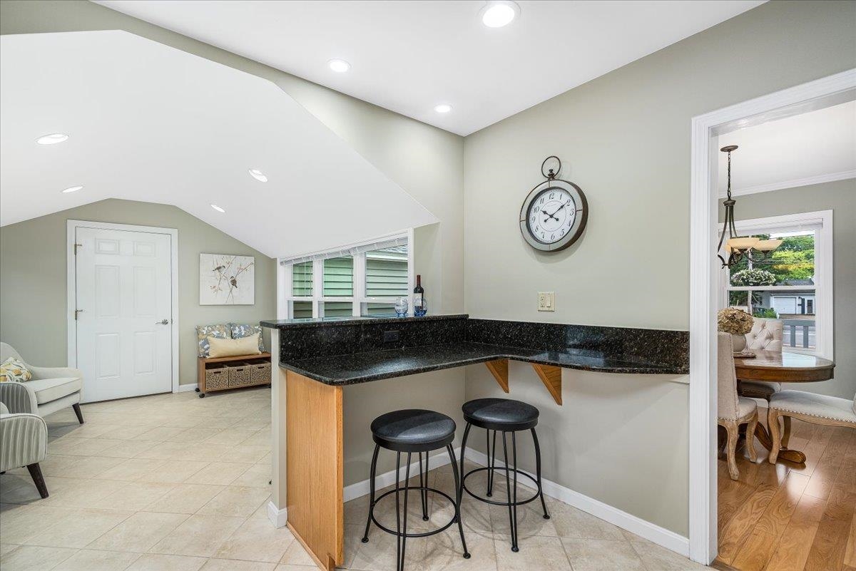 118 Robinson Road Nashua, NH 03060 - Photo 15 of 49