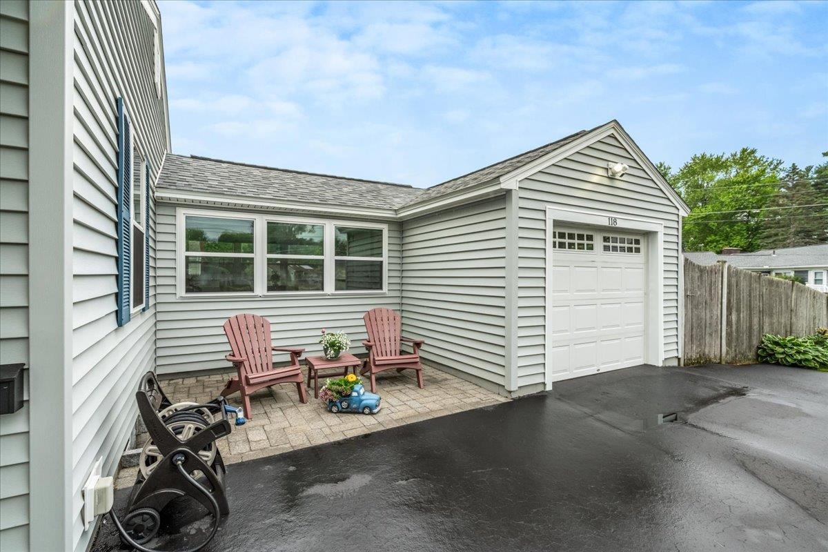 118 Robinson Road Nashua, NH 03060 - Photo 3 of 49