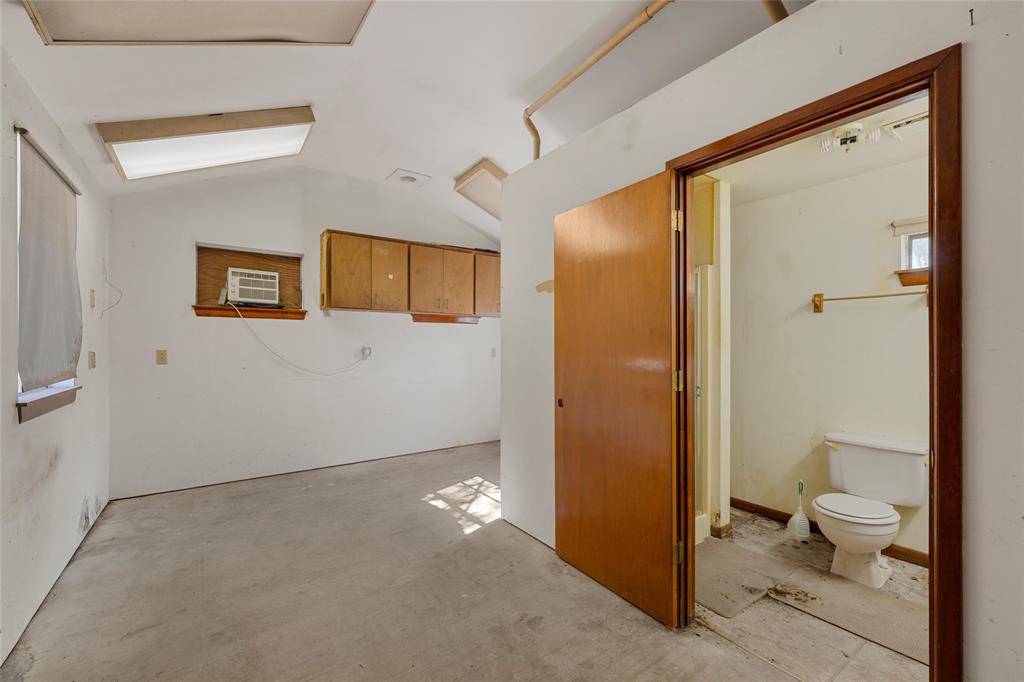232 Monterrey Drive Hewitt, TX 76643 - Photo 23 of 27 a bathroom with a toilet sink and shower