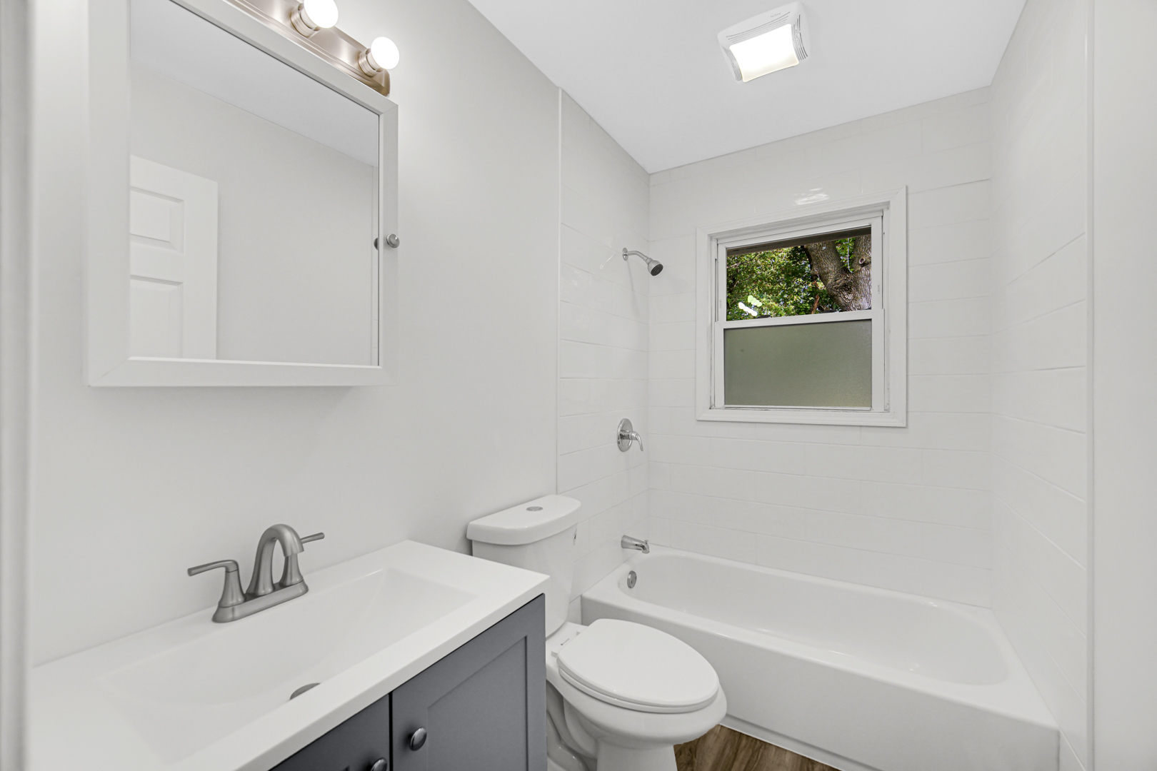 214 Oakleaf Road Lake In The Hills, IL 60156 - Photo 17 of 25 a bathroom with a toilet sink and bathtub
