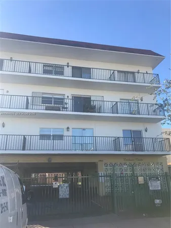 $229,900 | 1960 Marseille Drive, Unit 305, Miami Beach, FL 33141