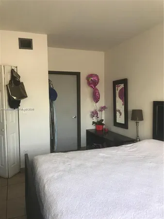 $229,900 | 1960 Marseille Drive, Unit 305, Miami Beach, FL 33141