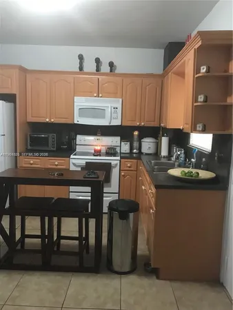 $229,900 | 1960 Marseille Drive, Unit 305, Miami Beach, FL 33141