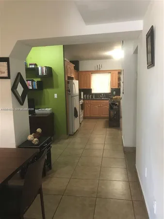 $229,900 | 1960 Marseille Drive, Unit 305, Miami Beach, FL 33141