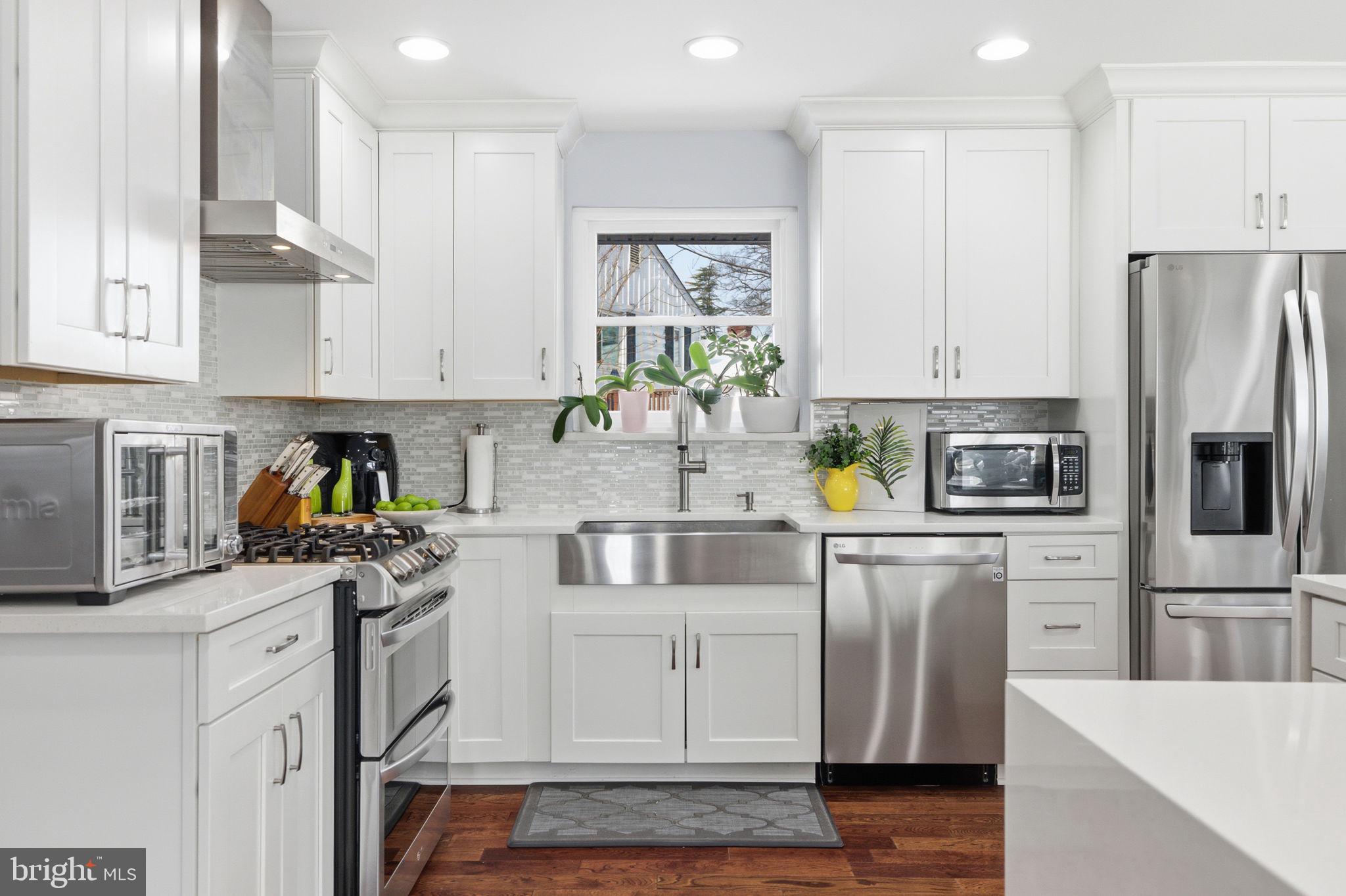 6728 Hopewell Avenue Springfield, VA 22151 - Photo 12 of 53 Stainless appliances