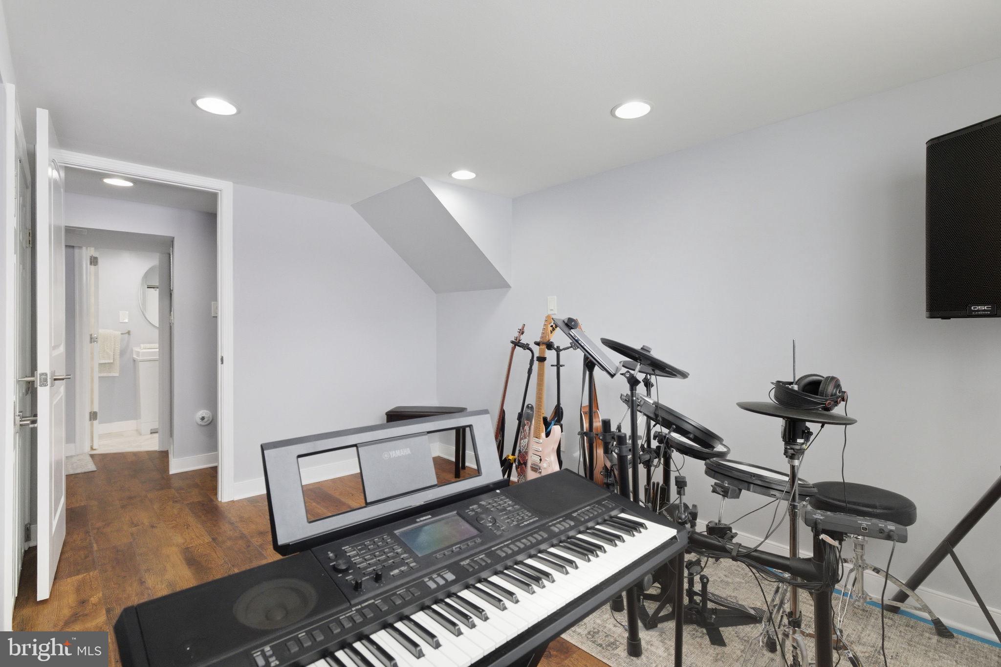 6728 Hopewell Avenue Springfield, VA 22151 - Photo 35 of 53 Bedroom #4