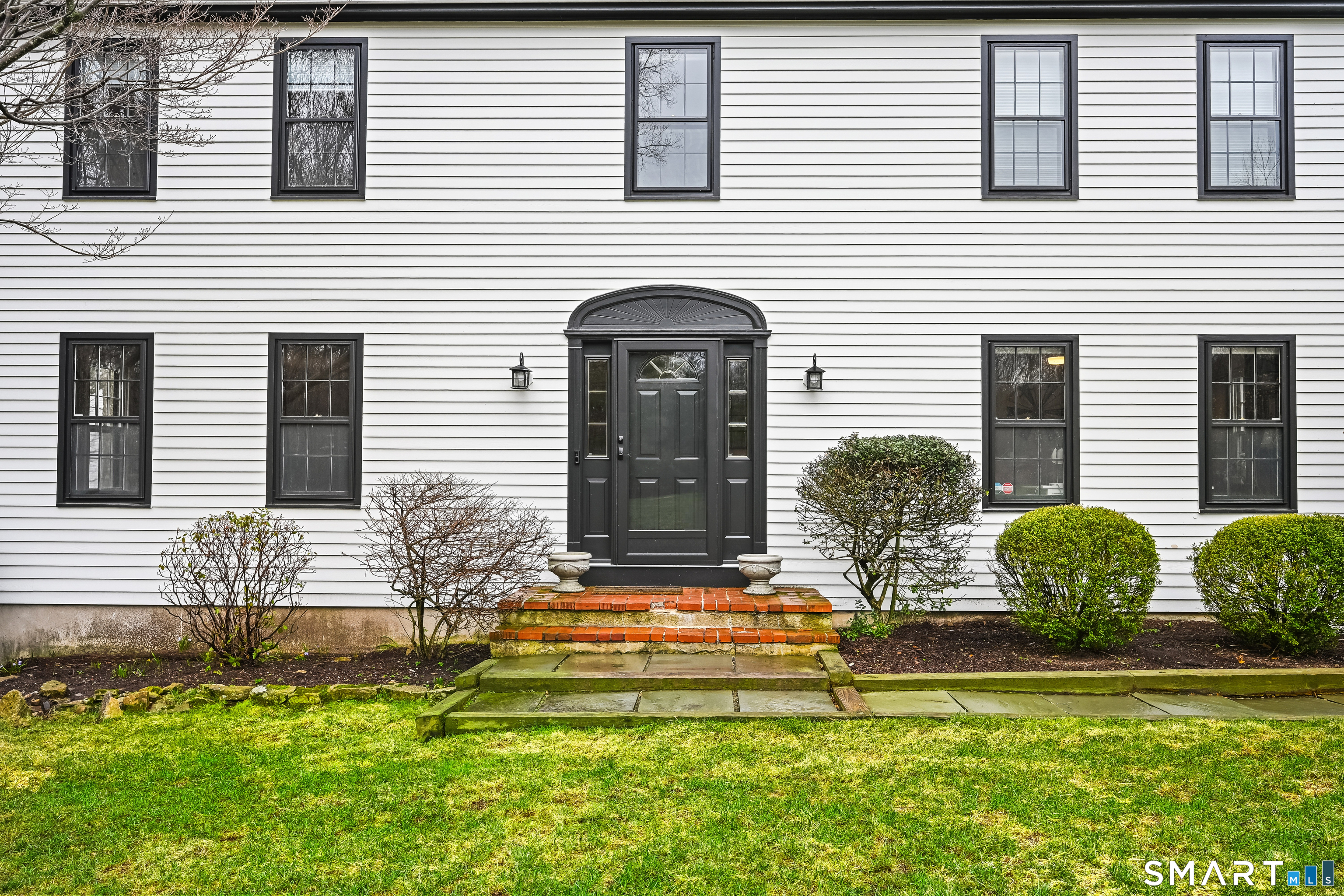 395 Thayer Pond Road Wilton, CT 06897 - Photo 2 of 28