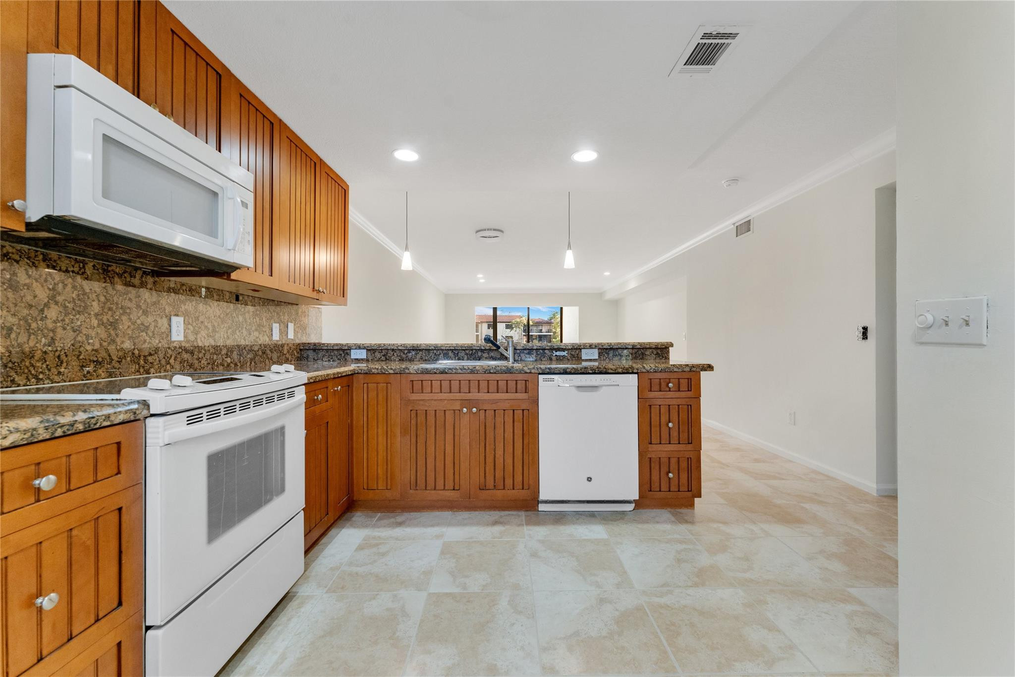 21839 Arriba Real, Unit 10I Boca Raton, FL 33433 - Photo 5 of 19 Photo 5