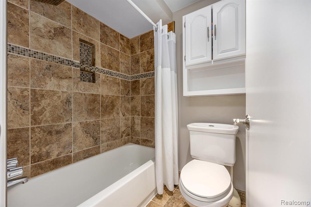 47751 Chrys Road Macomb, MI 48044 - Photo 17 of 33