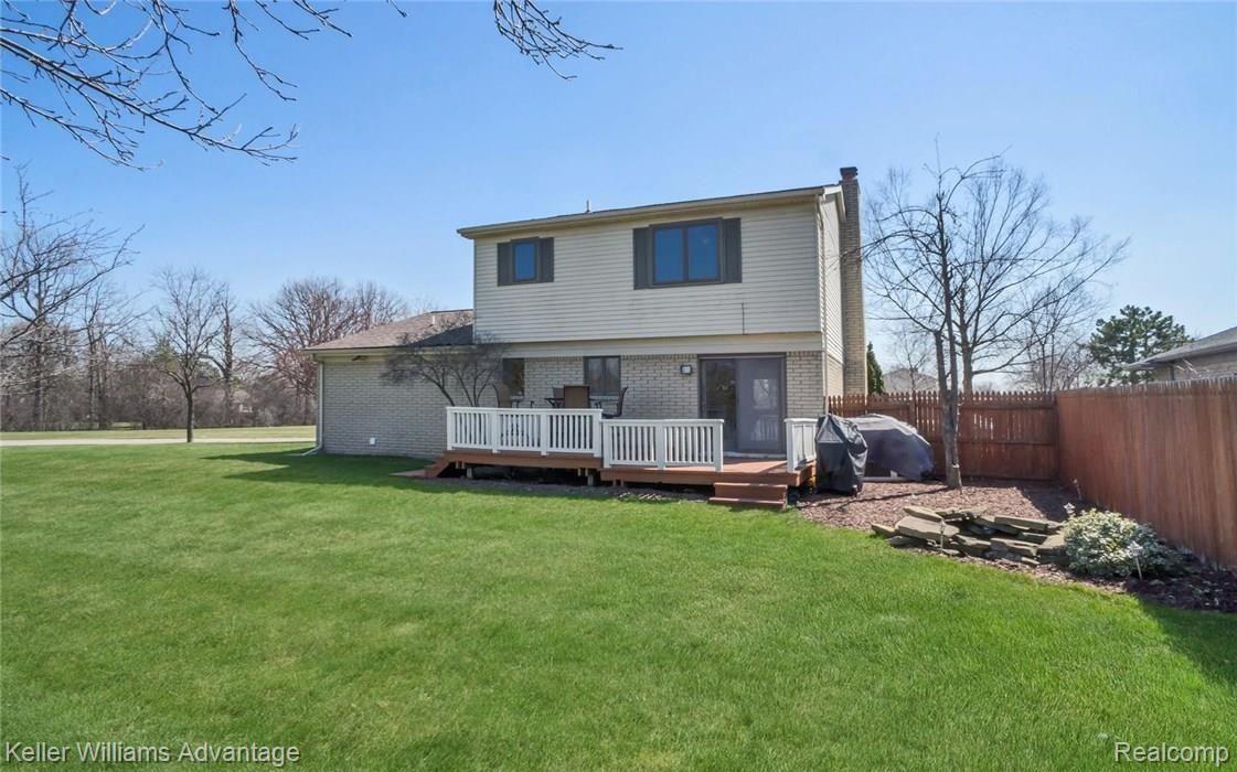 1053 Milverton Road Troy, MI 48083 - Photo 23 of 25 23-photo-web-1680x1050-275651.jpg