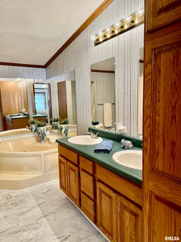 $142,000 | 123 Junction Street, Ursa, IL 62376