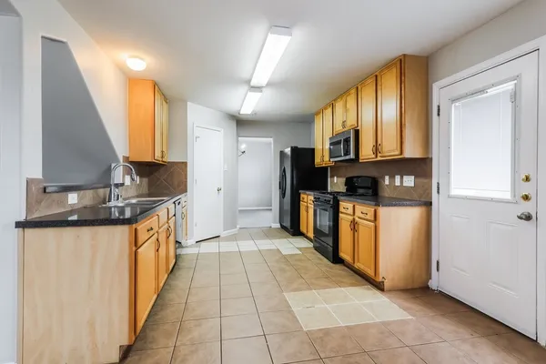 $2,300 | 25306 Barmby Drive, Tomball, TX 77375