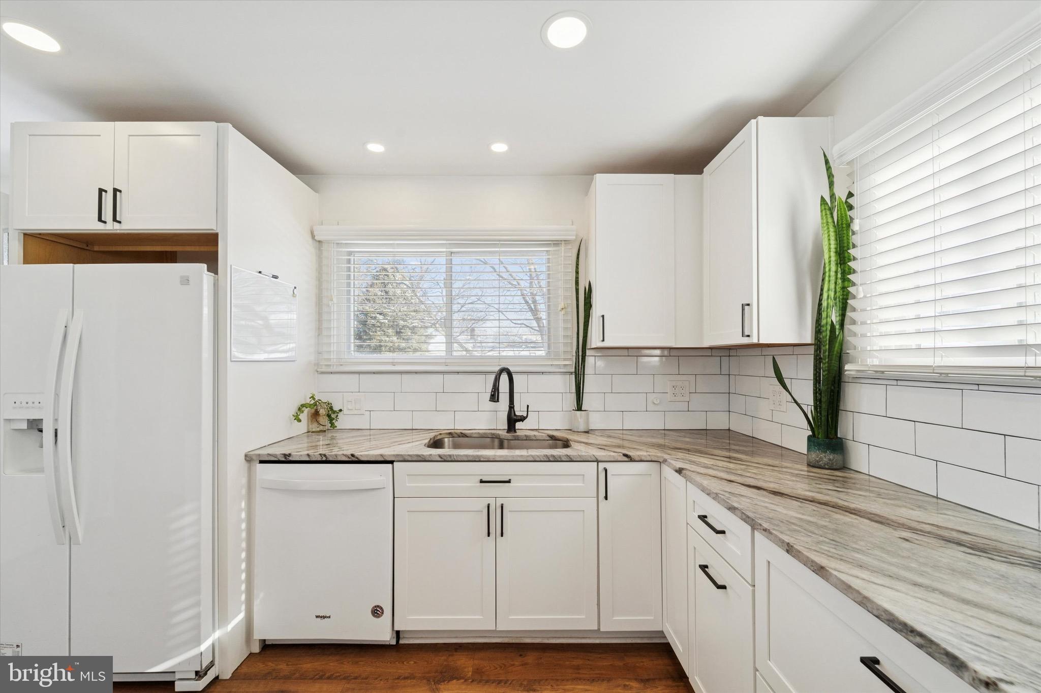 613 Springfield Avenue Folsom, PA 19033 - Photo 4 of 28