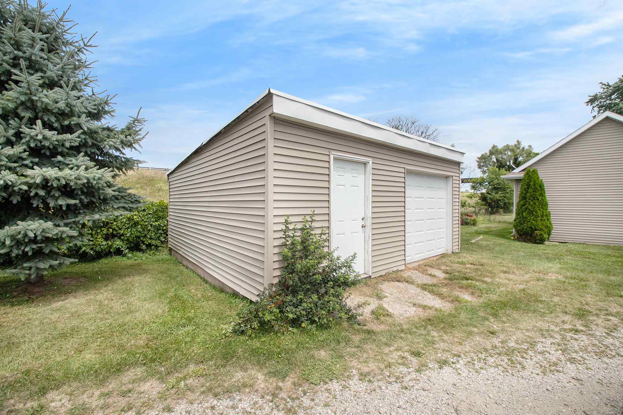 51250 Tamarack Road New Carlisle, IN 46552 - Photo 11 of 25 Gallery Image 11