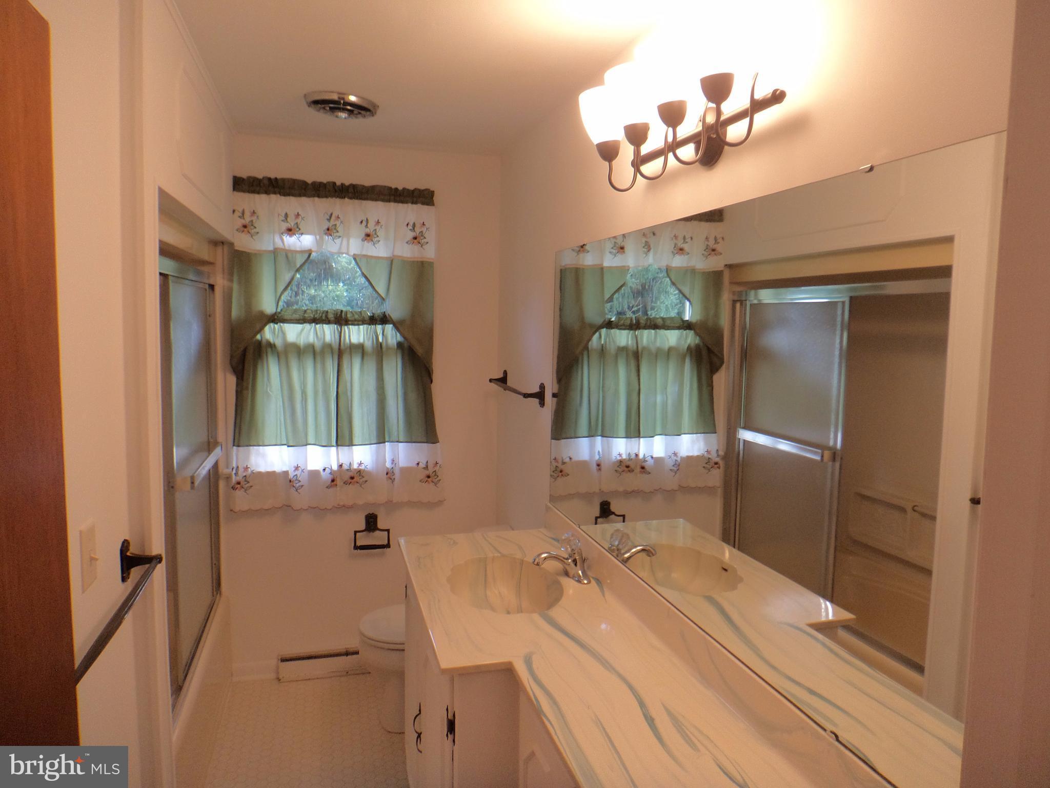 941 Shinham Road Greencastle, PA 17225 - Photo 14 of 25 Bath