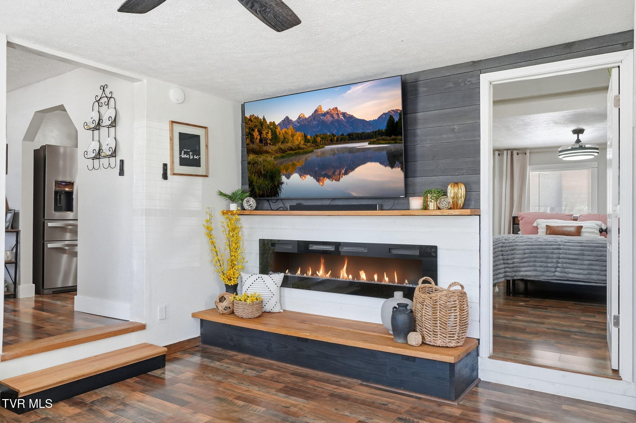 502 Duke Street Johnson City, TN 37601 - Photo 15 of 37 21-web-or-mls-009_DSC00251_with_fire