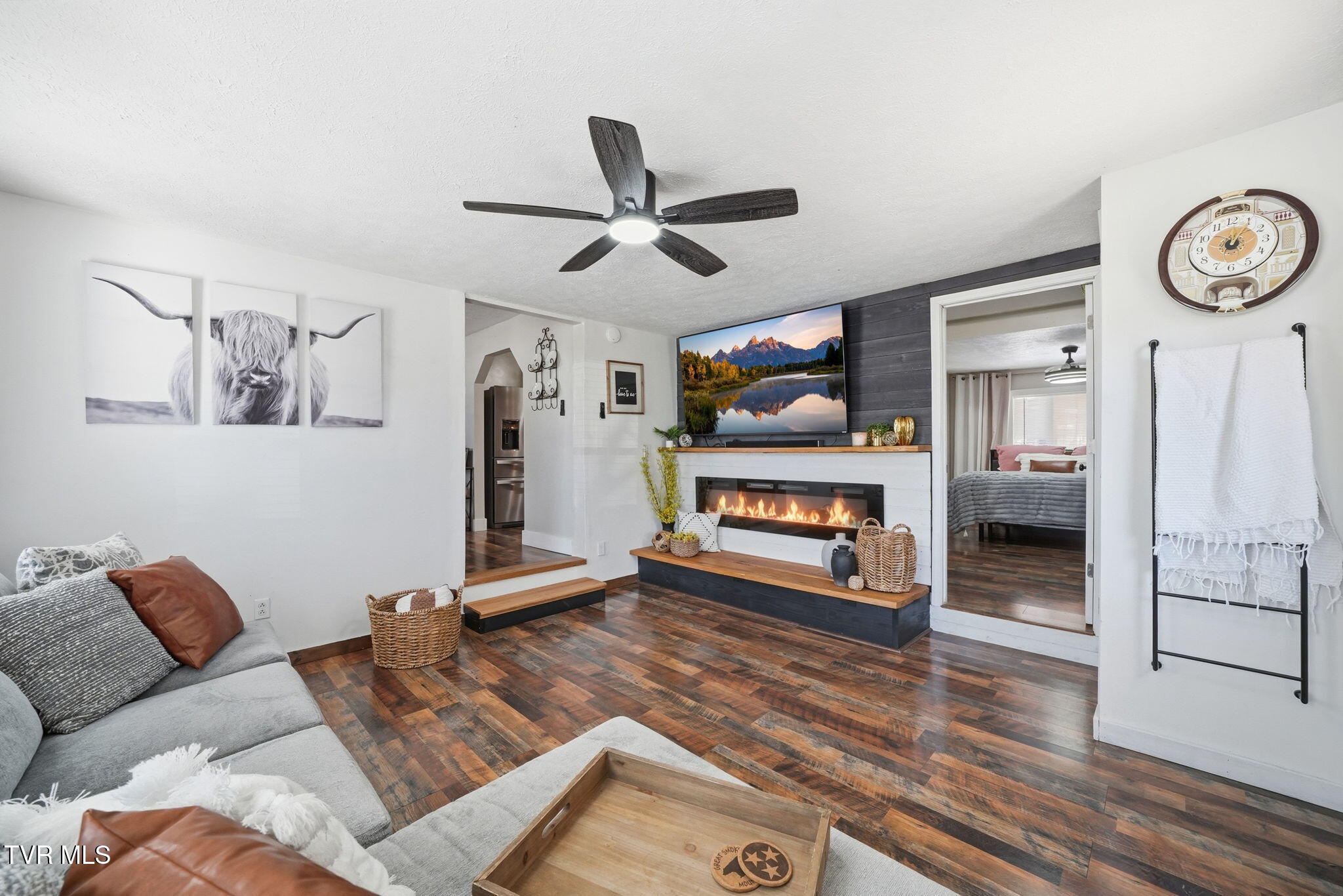 502 Duke Street Johnson City, TN 37601 - Photo 18 of 37 39-web-or-mls-008_DSC00246_with_fire