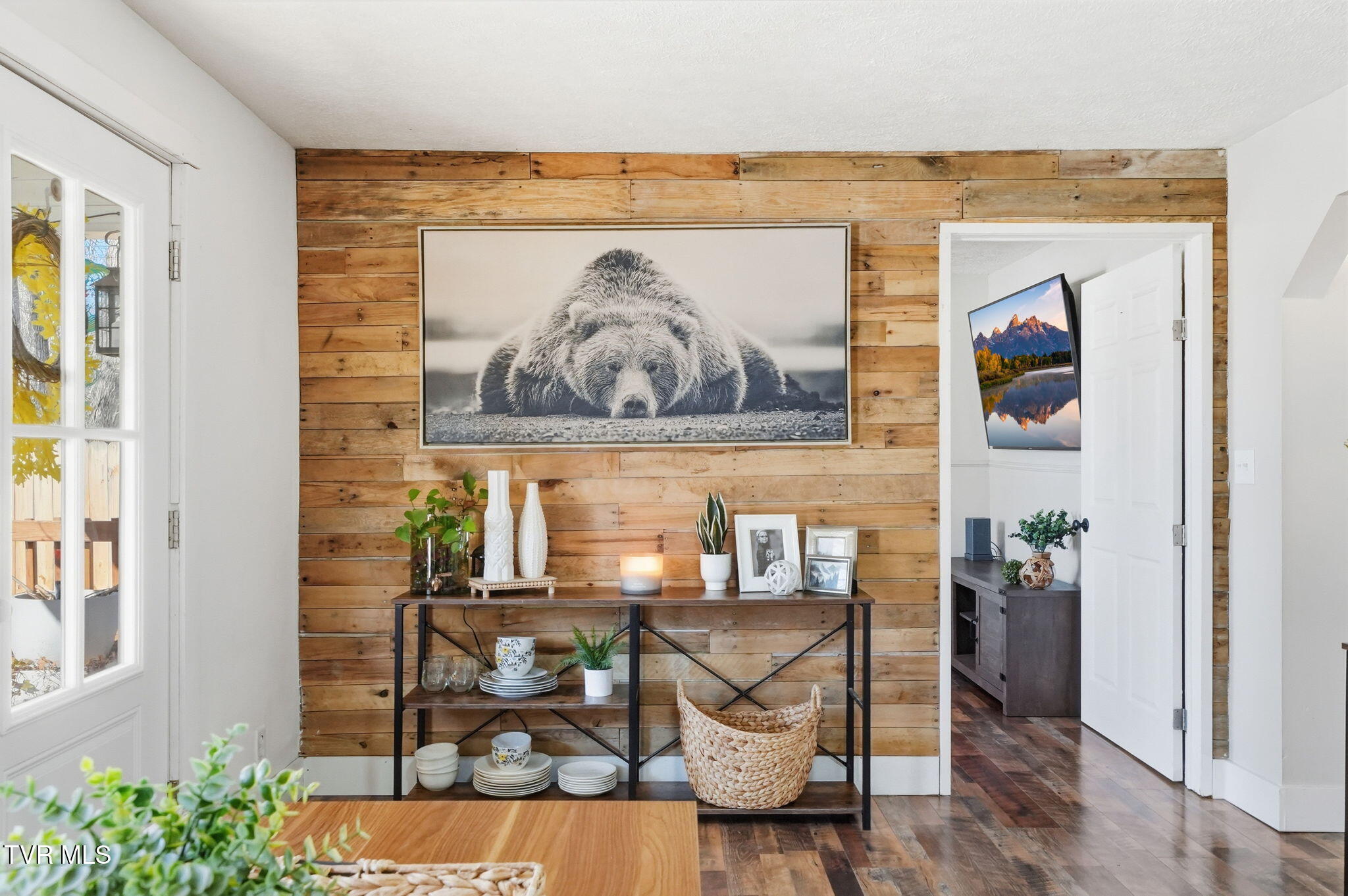 502 Duke Street Johnson City, TN 37601 - Photo 3 of 37 11-web-or-mls-018_DSC00296