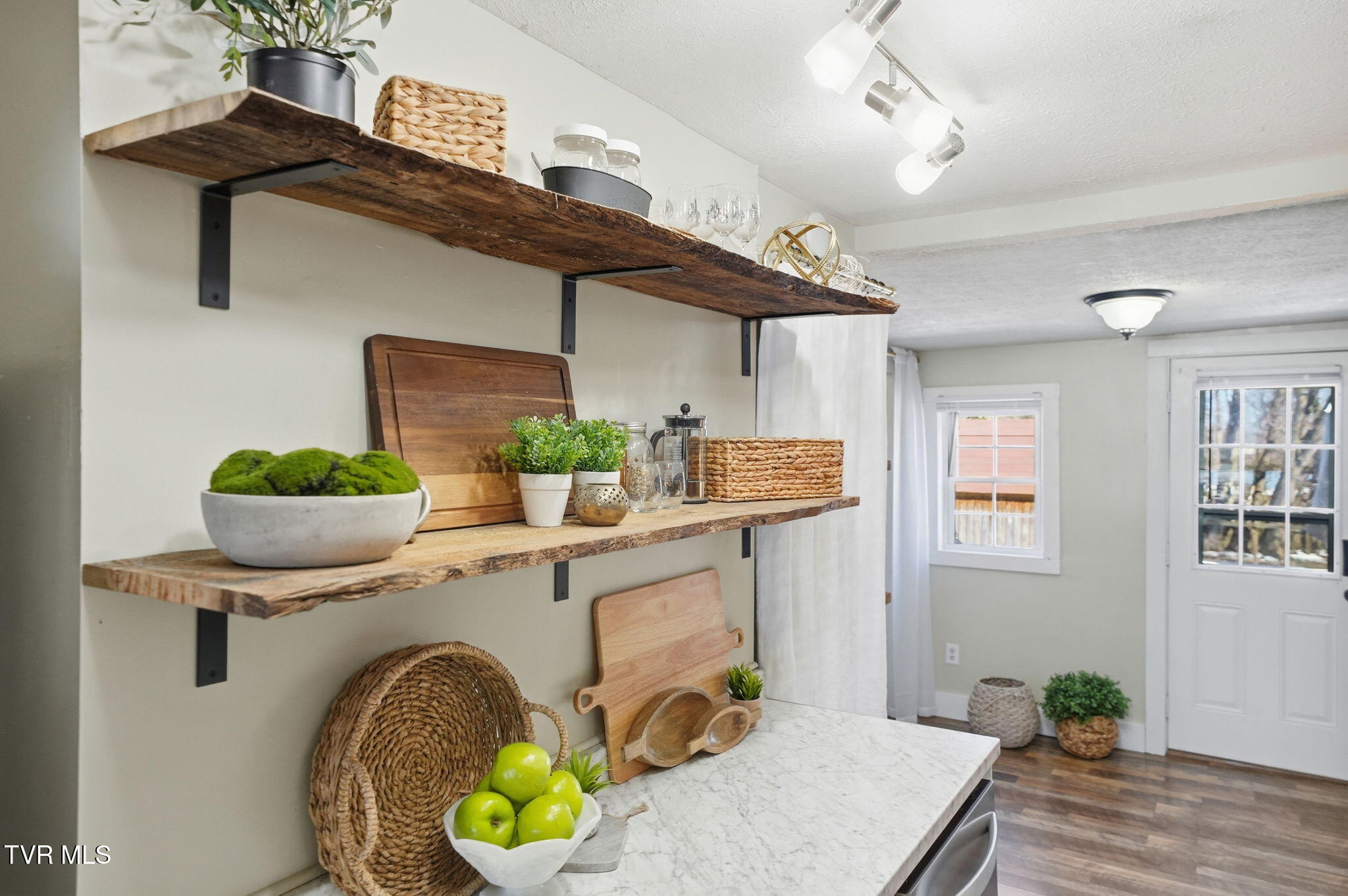 502 Duke Street Johnson City, TN 37601 - Photo 8 of 37 15-web-or-mls-013_DSC00271