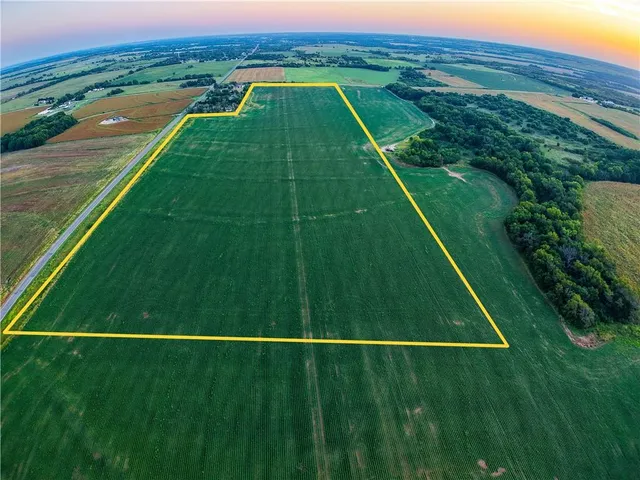 $216,000 | 212th Road, Winfield, KS 67156