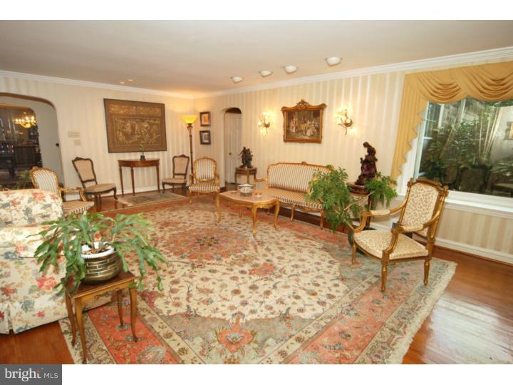 1117 Hillcrest Road Narberth, PA 19072 - Photo 4 of 25 Living Room