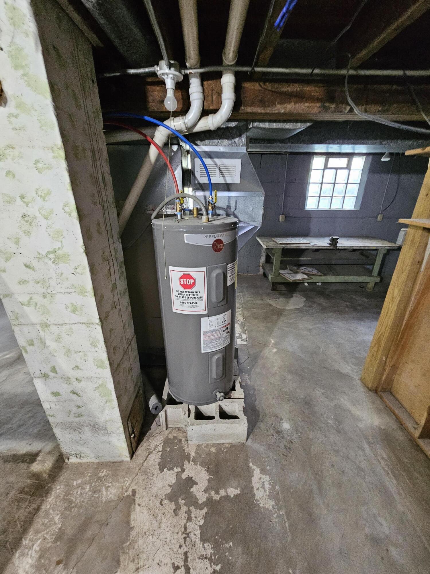 4471 Massachusetts Street Gary, IN 46409 - Photo 18 of 20 a utility room with dryer and washer