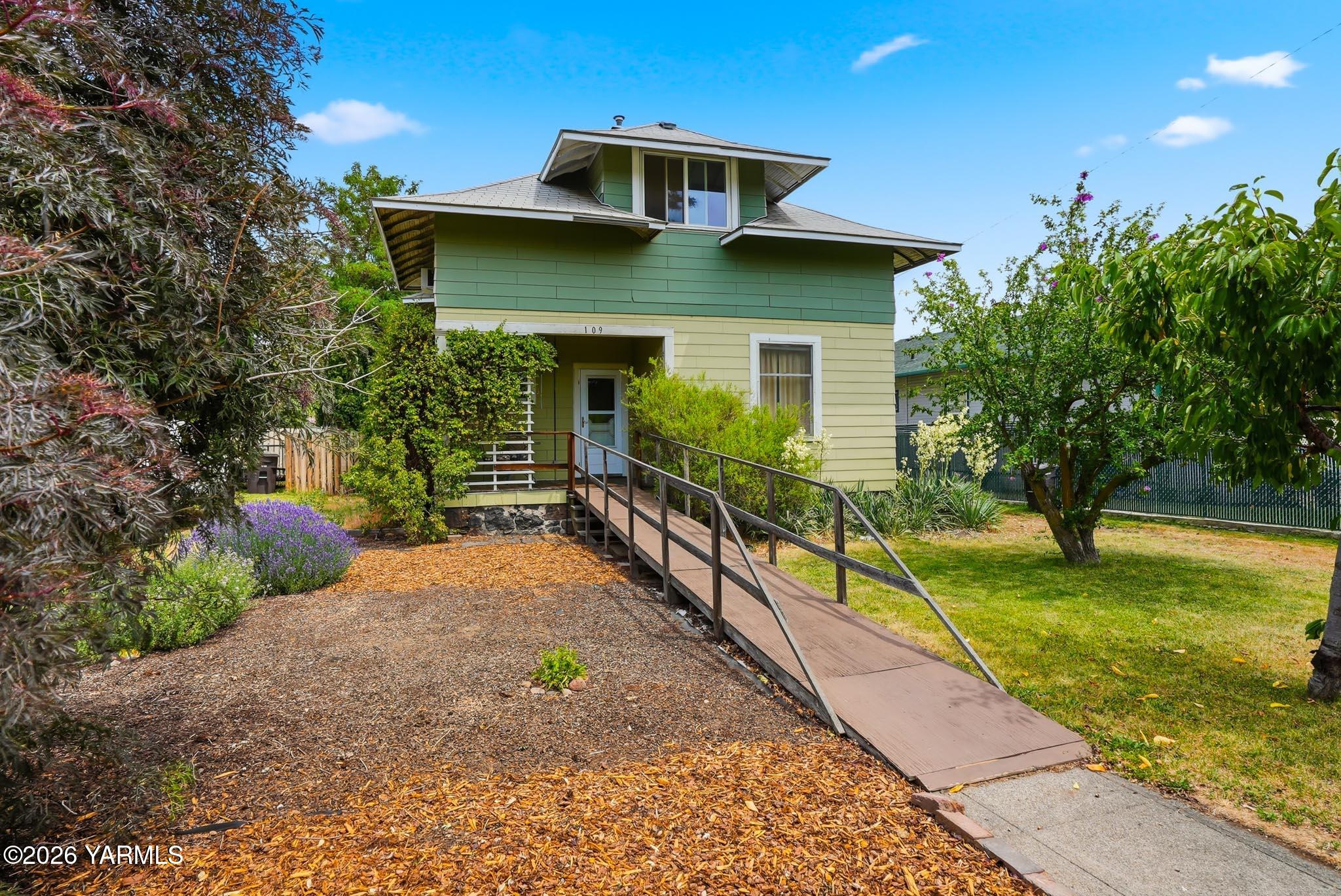 109 South 7th Street Yakima, WA 98901 - Photo 2 of 37 109 N 7th St 002