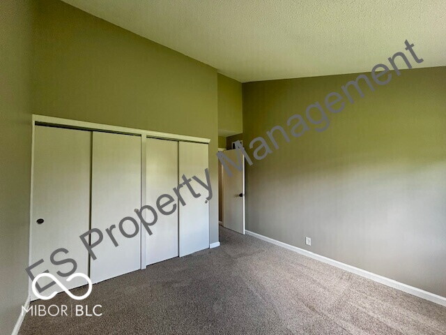 6627 Live Oak Road Indianapolis, IN 46214 - Photo 11 of 35