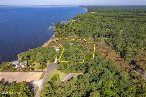$625,000 | 452 Indian Bluff Drive, Arapahoe, NC 28510