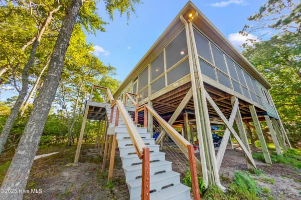 $625,000 | 452 Indian Bluff Drive, Arapahoe, NC 28510