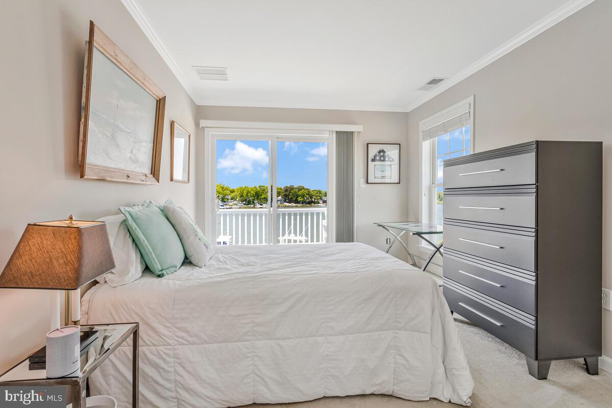 3300 Shore Drive Annapolis, MD 21403 - Photo 25 of 50 a bedroom with a bed and window