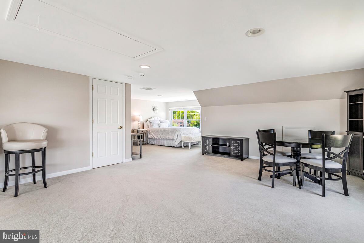 3300 Shore Drive Annapolis, MD 21403 - Photo 30 of 50 a living room with furniture and a table
