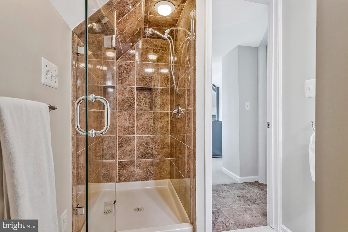3300 Shore Drive Annapolis, MD 21403 - Photo 32 of 50 a bathroom with a glass shower door