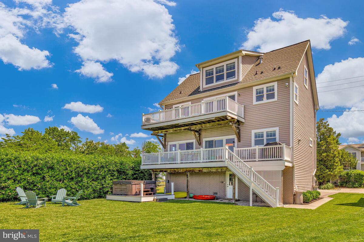 3300 Shore Drive Annapolis, MD 21403 - Photo 33 of 50 a front view of a house with a garden