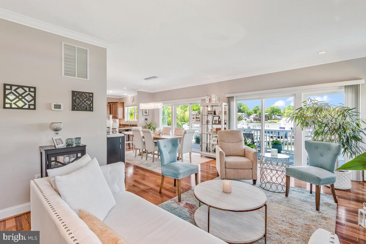 3300 Shore Drive Annapolis, MD 21403 - Photo 5 of 50 a living room with furniture and a large window