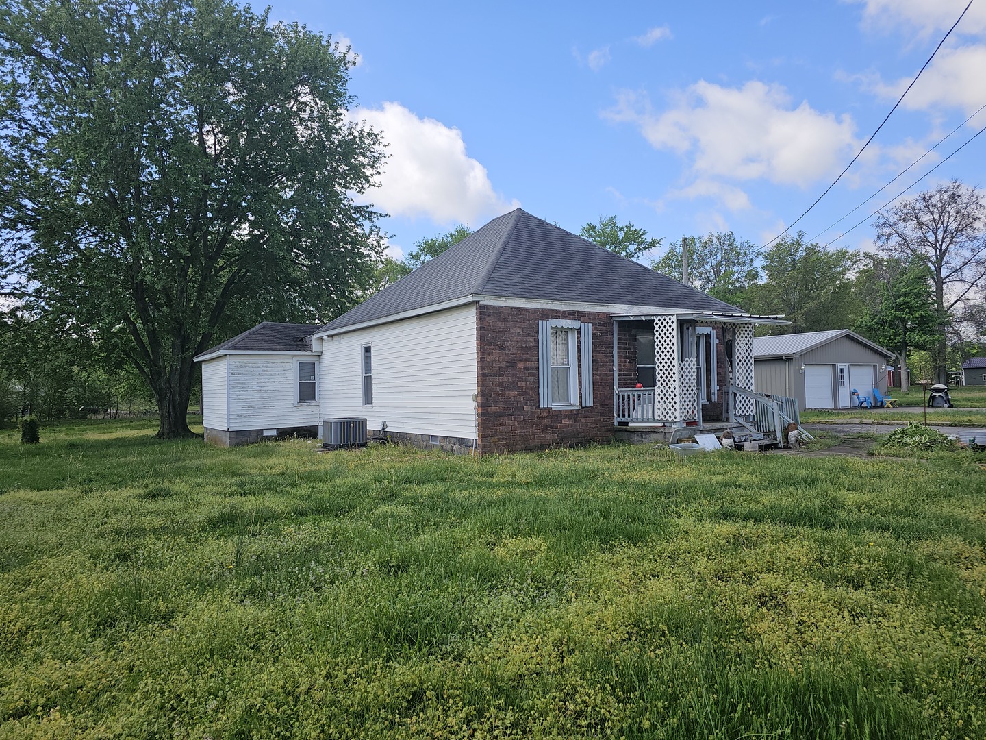 607 Filbert Street Odin, IL 62870 - Photo 2 of 24