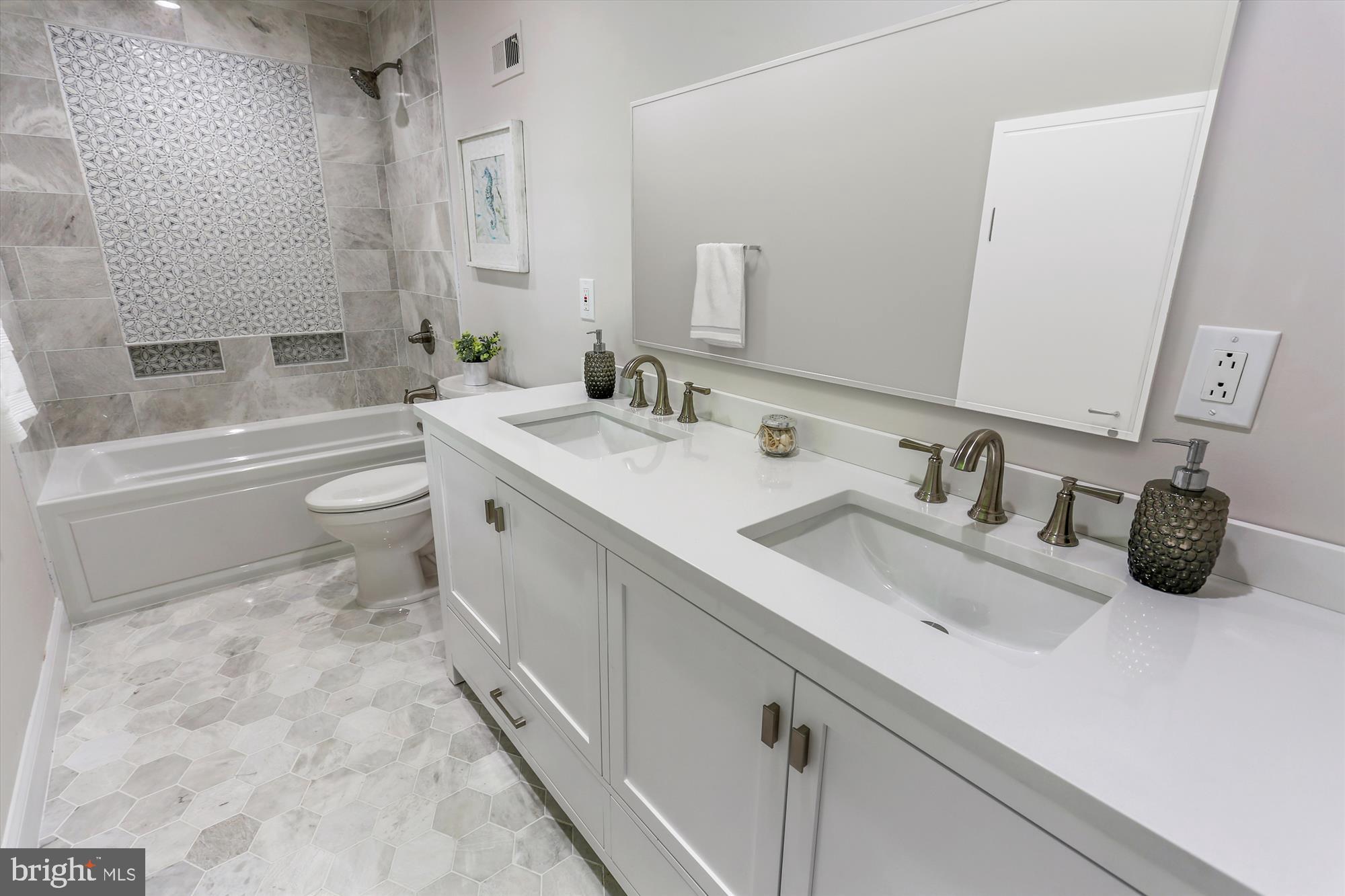6634 Hillandale Road, Unit 55 Chevy Chase, MD 20815 - Photo 28 of 53 Primary Bath