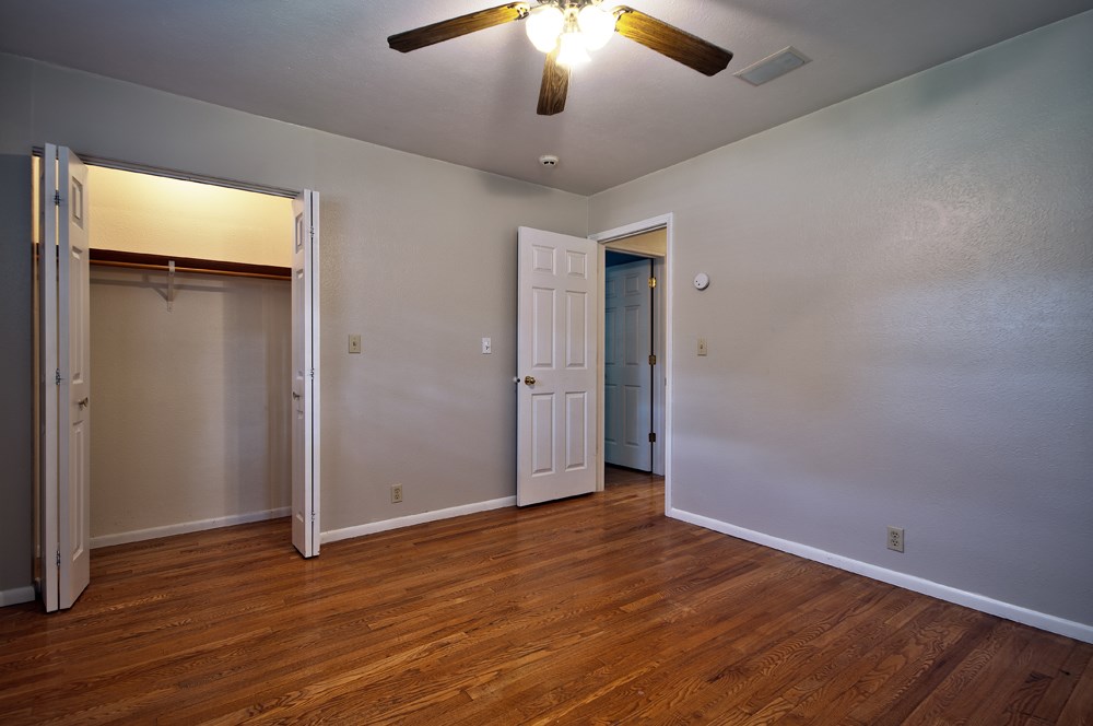 1202 Riding Mall South Bend, IN 46614 - Photo 15 of 27 Gallery Image 15