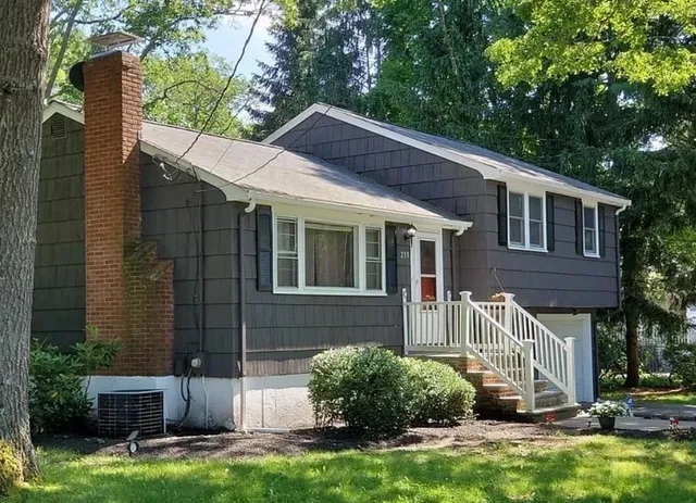 $3,500 | 233 4th Street, Stoughton, MA 02072