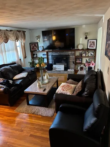 $3,500 | 233 4th Street, Stoughton, MA 02072