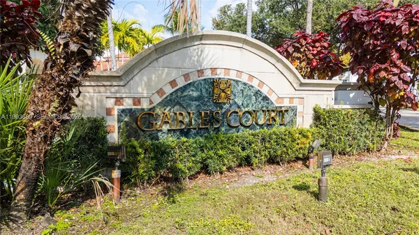 $2,400 | 6851 Southwest 44th Street, Unit 305, Miami, FL 33155