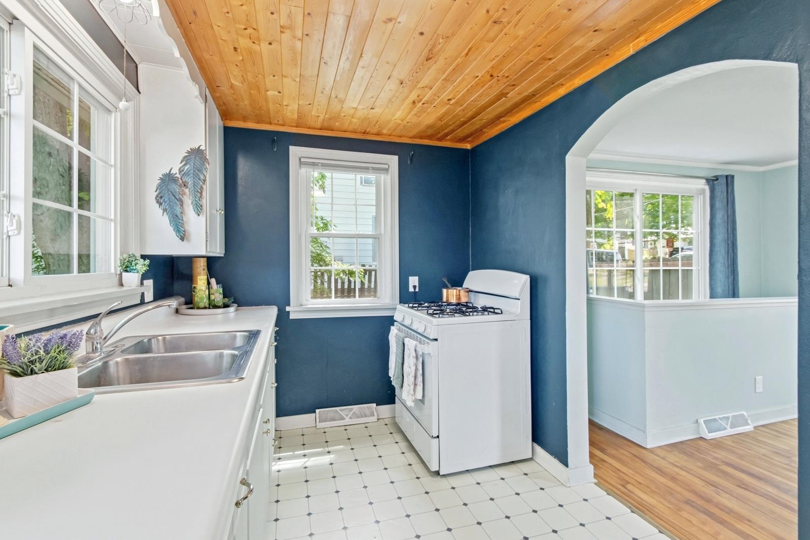 4711 Camden Road Madison, WI 53716 - Photo 7 of 39