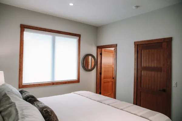 $1,950,700 | 120 Swan Bay Drive, Buchanan, TN 38222