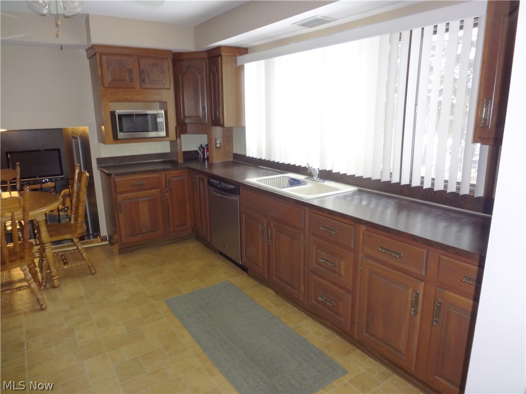 6453 Hamden Road Parma Heights, OH 44130 - Photo 6 of 22